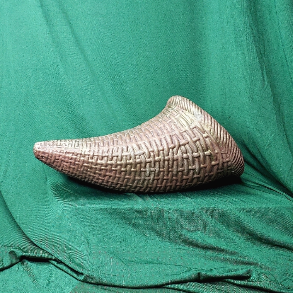 Cornucopia vase/container - Picture 3 of 11